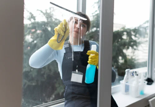 Nettoyage de vitres intérieures et extérieures aux Peintures